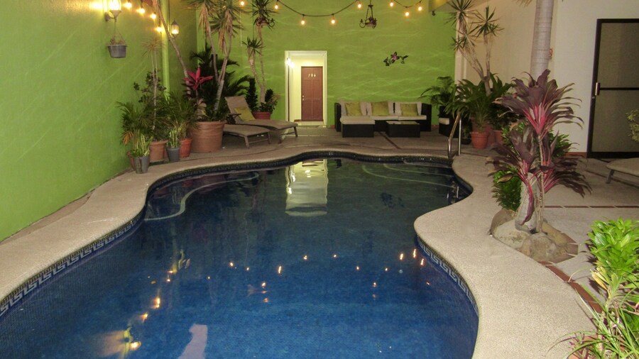 Hotel La Guaria Inn & Suites