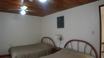 Standard-Vierbettzimmer, 2Â Doppelbetten, eigenes Bad, Annex