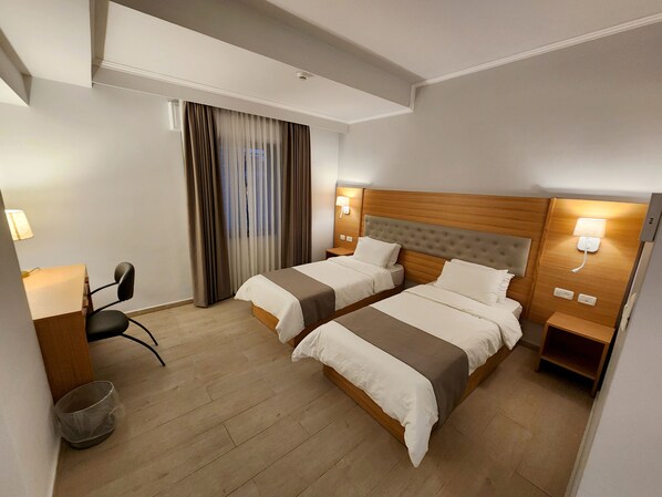 Comfort Twin Room | Hypo-allergenic bedding, in-room safe, desk, laptop workspace