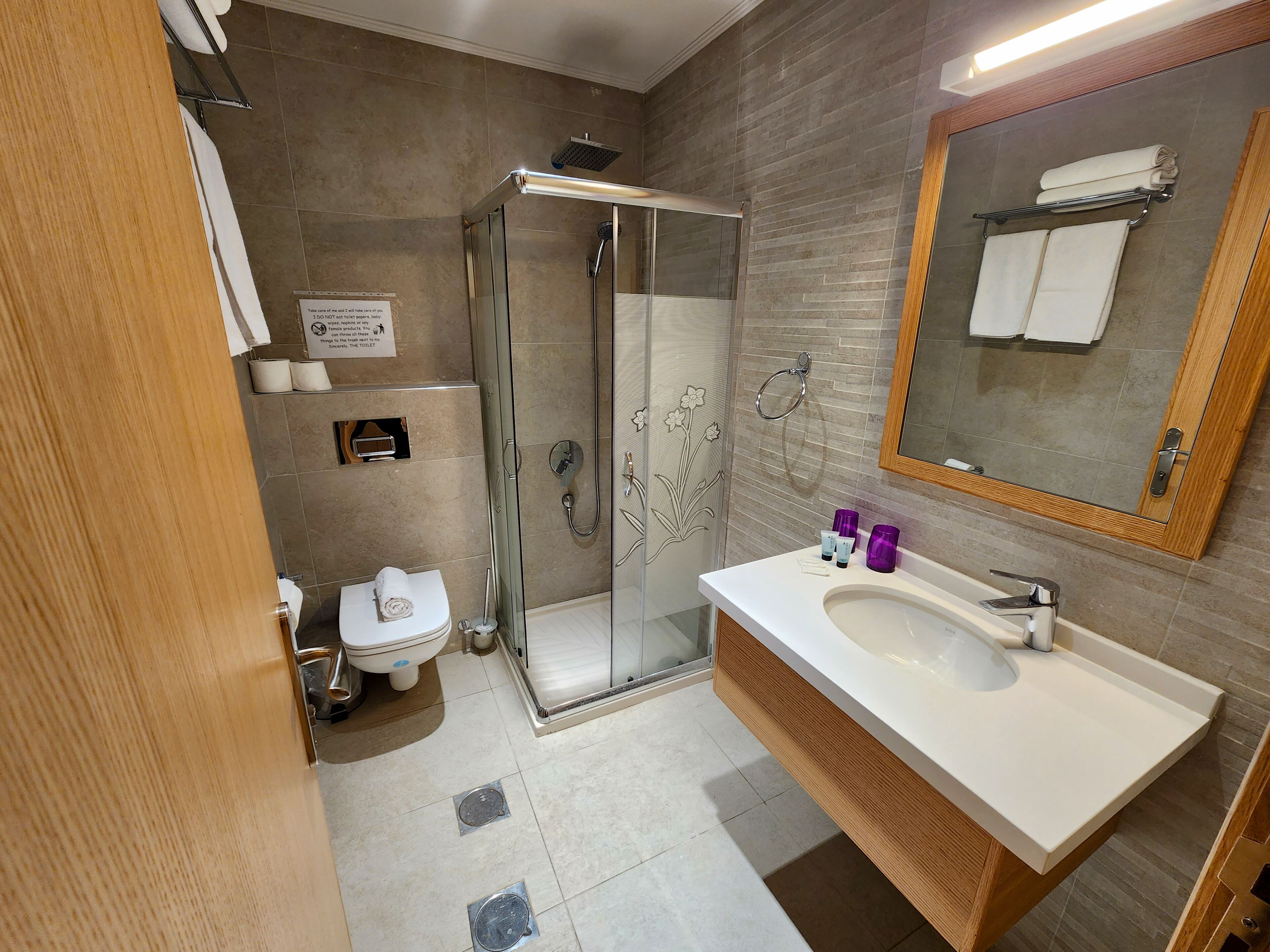 Comfort Twin Room | Bathroom | Shower, free toiletries, hair dryer, towels