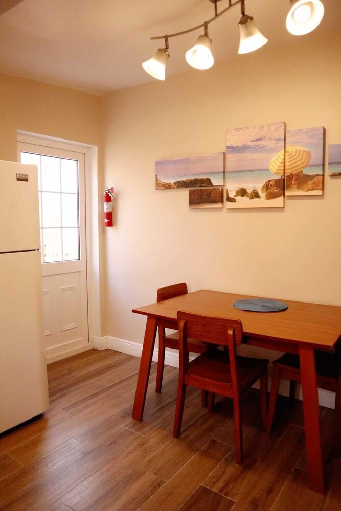 Paraquet Apartments by null