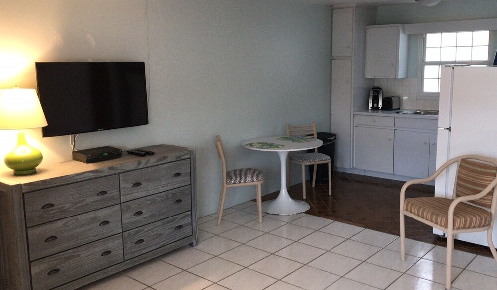 Paraquet Apartments by null