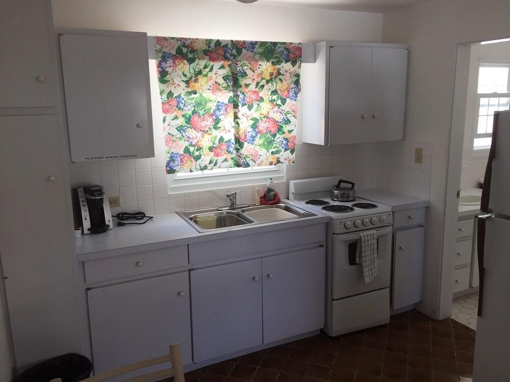 Paraquet Apartments by null