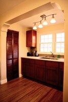 Suíte, 1 quarto | Cozinha privada | Cafeteira/chaleira
