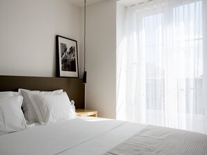 Luxe beddengoed, een minibar, een kluis op de kamer