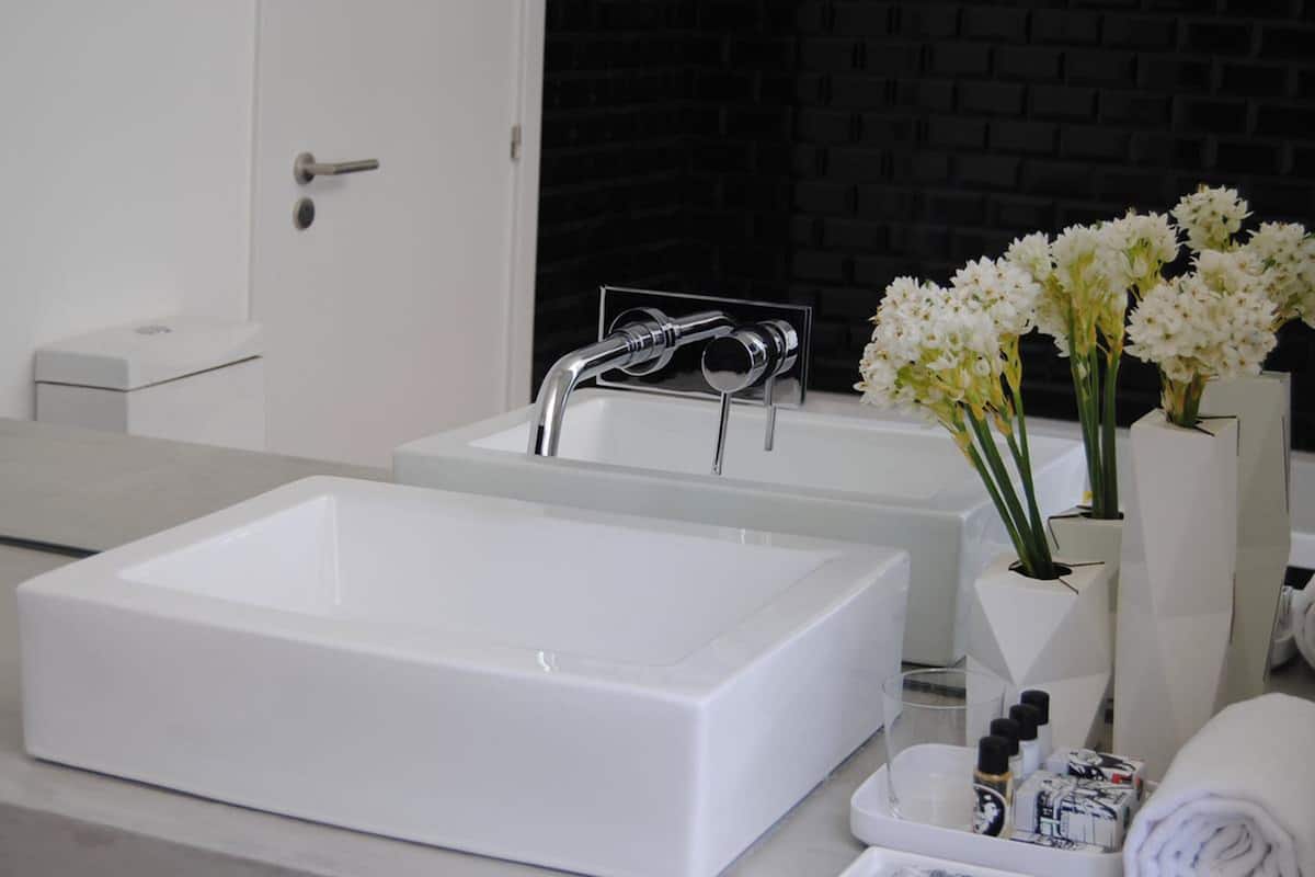 Bathroom sink