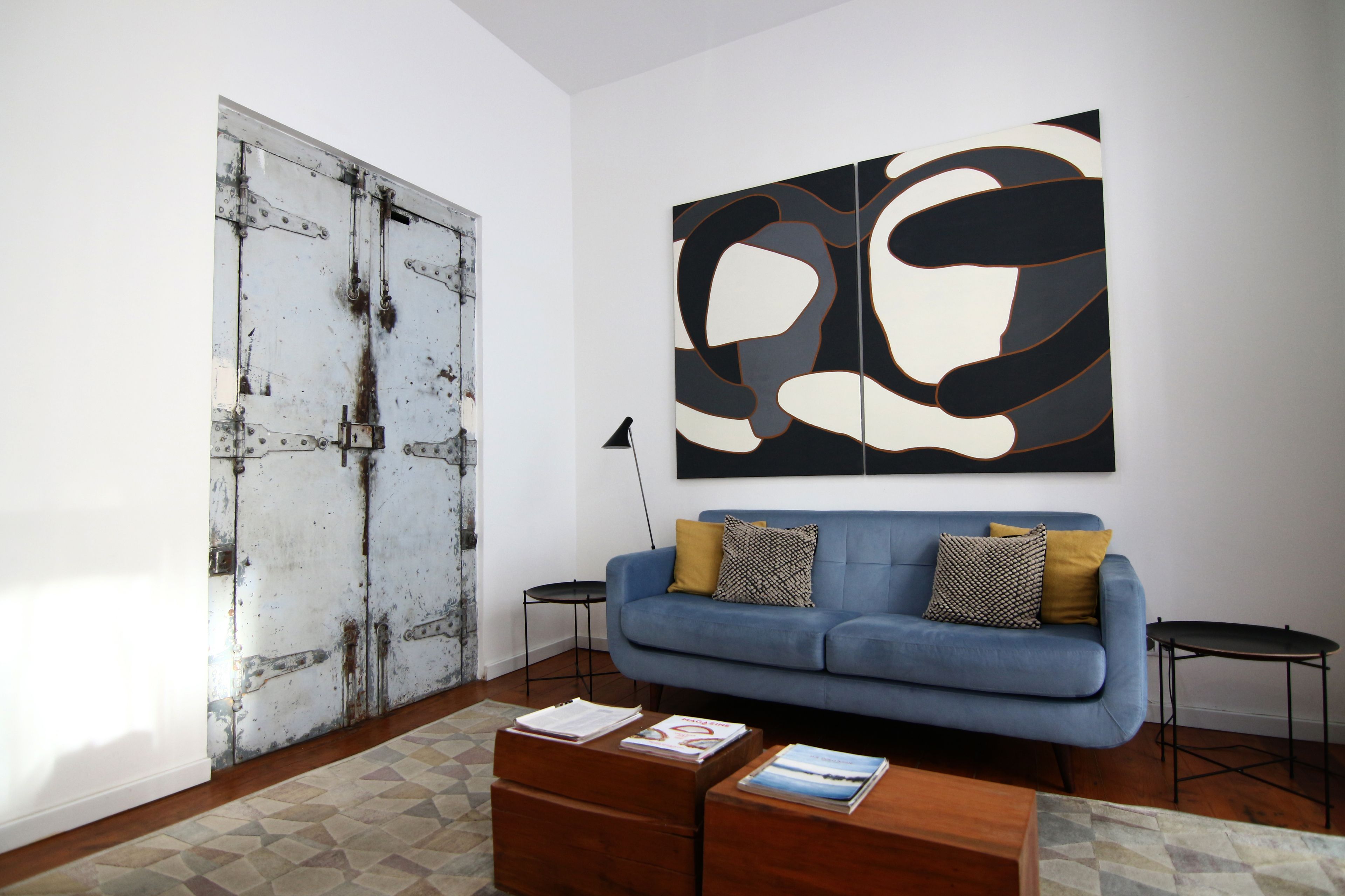 32-inch flat-screen tv with cable channels, tv