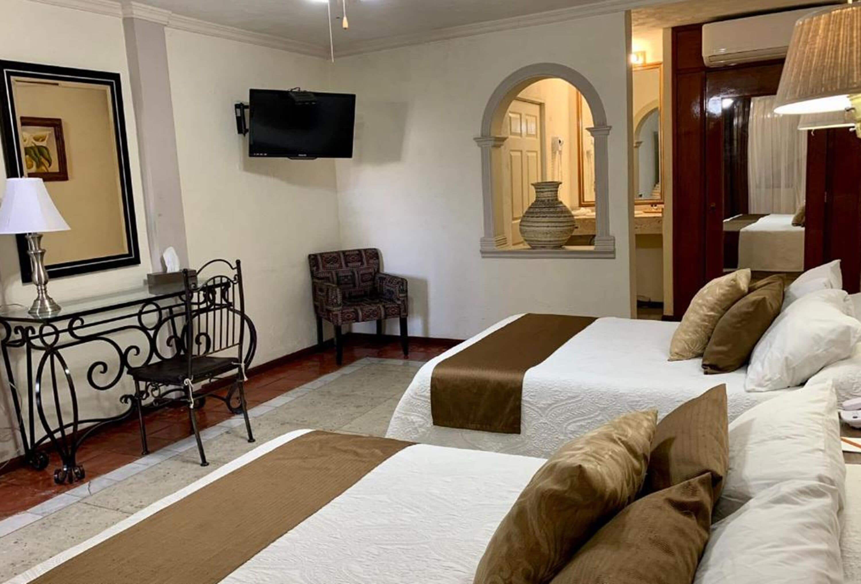 Standard Suite, 2 Double Beds