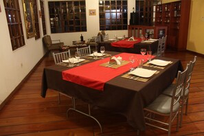 Café da manhã e jantar
