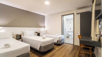 Triplo Luxo | Desk, iron/ironing board, free WiFi, bed sheets