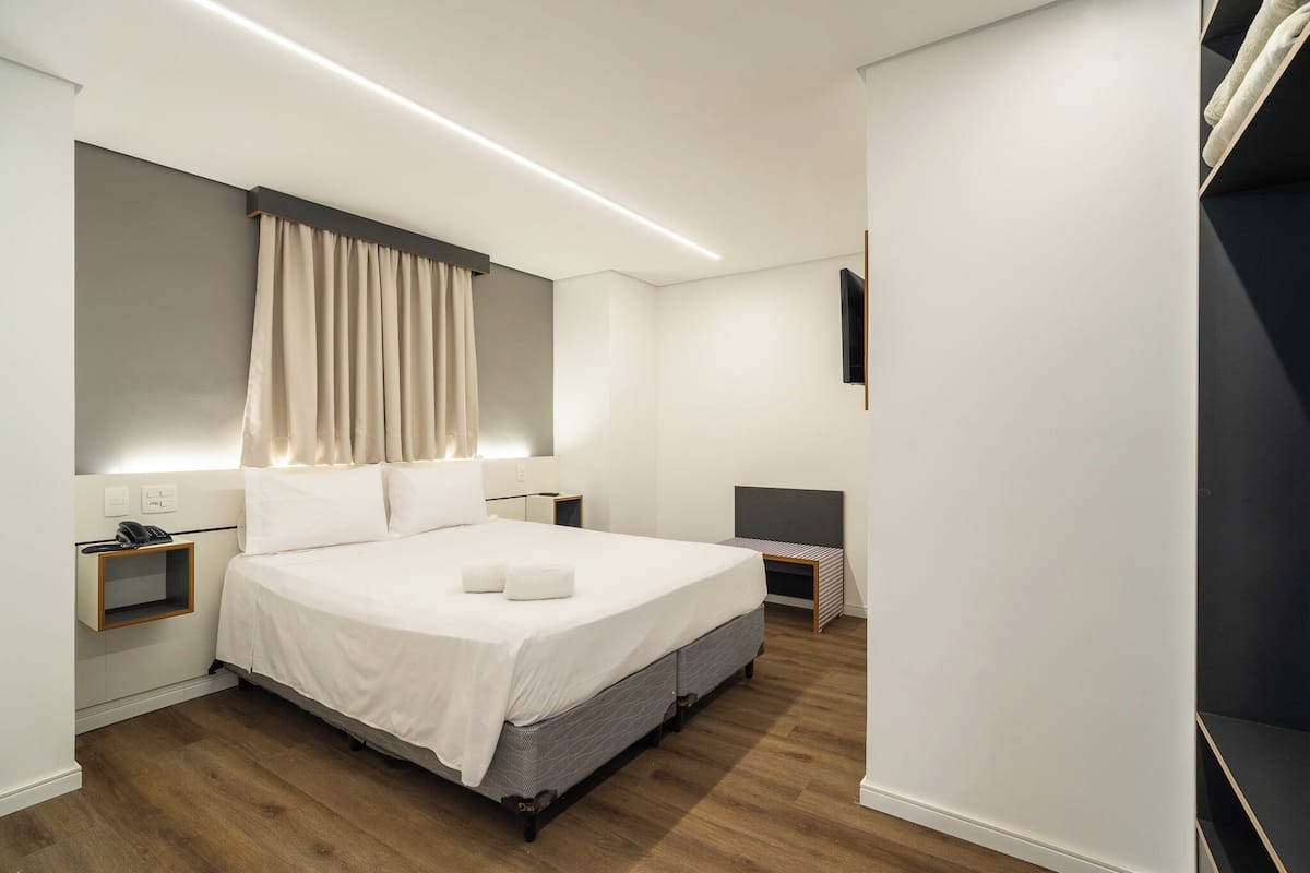 Casal Luxo | Bureau, fer et planche Ă repasser, accĂšs au Wi-Fi (inclus)