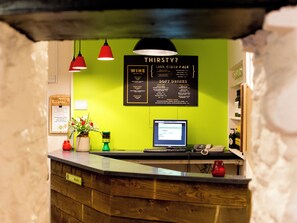 Reception - YHA Brecon Beacons - Hostel (Brecon)