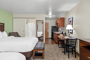Premium bedding, in-room safe, soundproofing, iron/ironing board - Ledgestone Suites Hotel Elko (Elko)