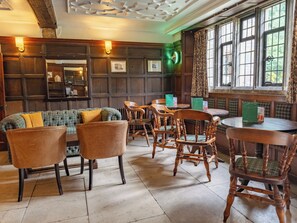 Books - YHA Hartington Hall - Hostel (Buxton)