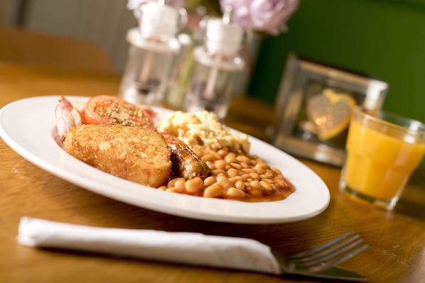 Daily buffet breakfast (GBP 9.95 per person)