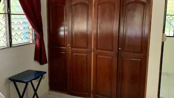House, 3 Bedrooms, 2 Bathrooms, Courtyard View | 8 bedrooms, premium bedding, individually decorated