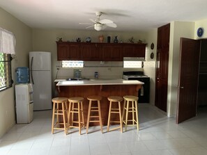 House, 3 Bedrooms, 2 Bathrooms, Courtyard View | Living area