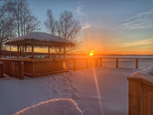 Terrace/patio - Pickle Lake Hotel (Pickle Lake)