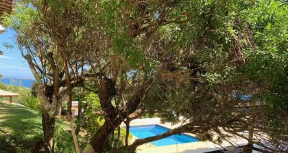 Praia da Ferradurinha Guest House