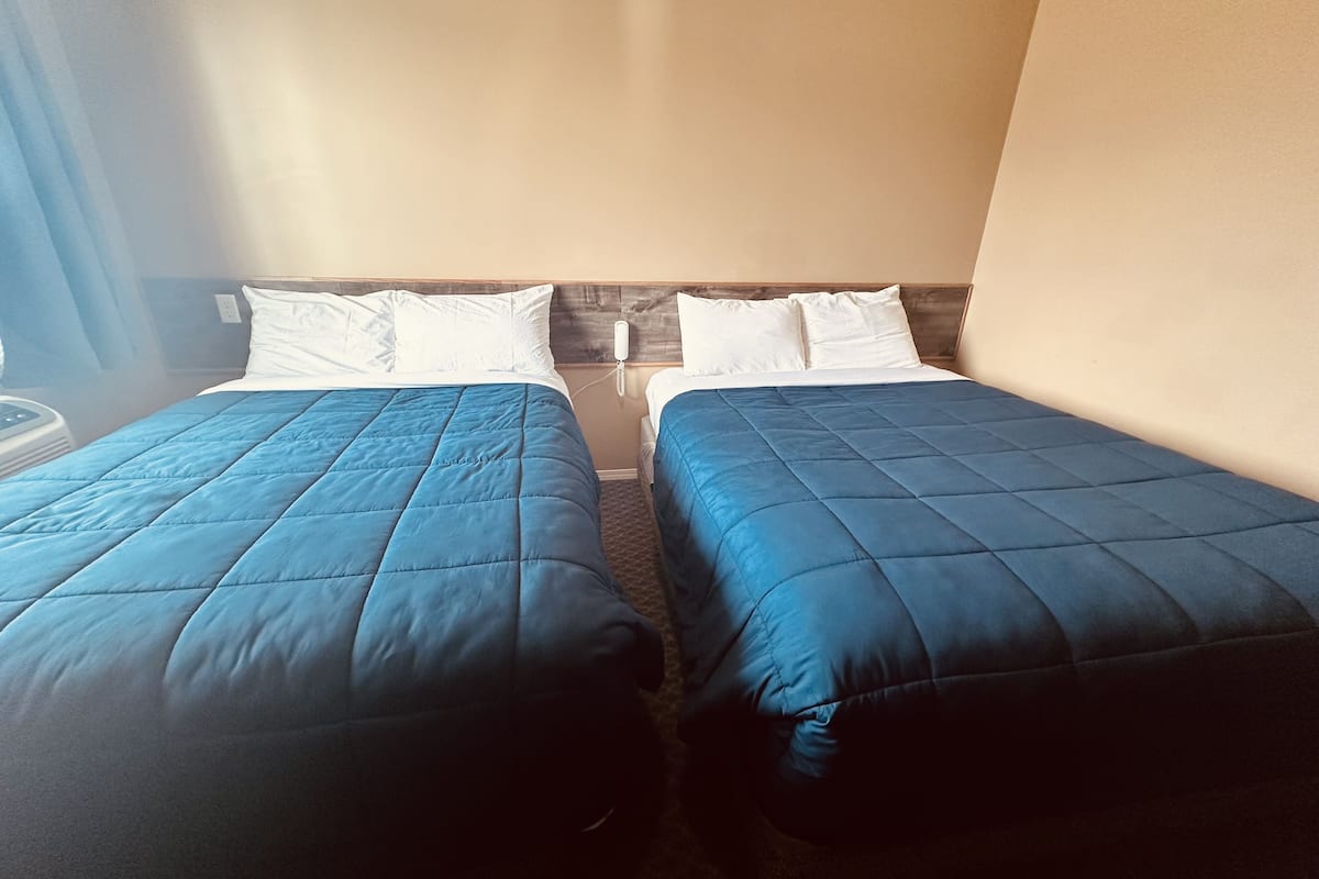 Room, Multiple Beds | 1 bedroom, desk, laptop workspace, soundproofing