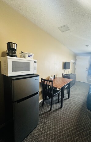 Full-sized fridge, microwave, stovetop, coffee/tea maker
