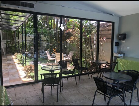 Área de parrillas y picnic