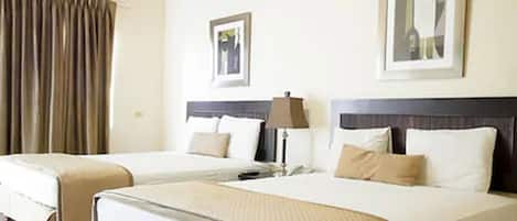 Familieværelse - 2 queensize-senge | Strygejern/strygebræt, gratis Wi-Fi, sengetøj