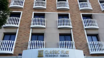 Vista frontal de la propiedad