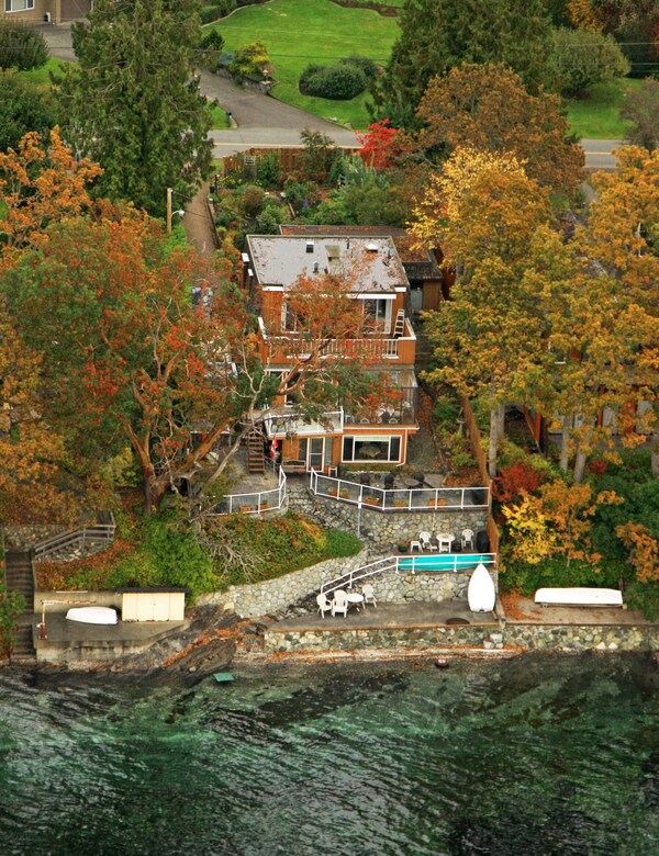 Inlet Beach House B&b - Vancouver Island