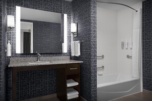 Free toiletries, hair dryer, towels - Homewood Suites by Hilton Washington DC NoMa Union Station (Washington)