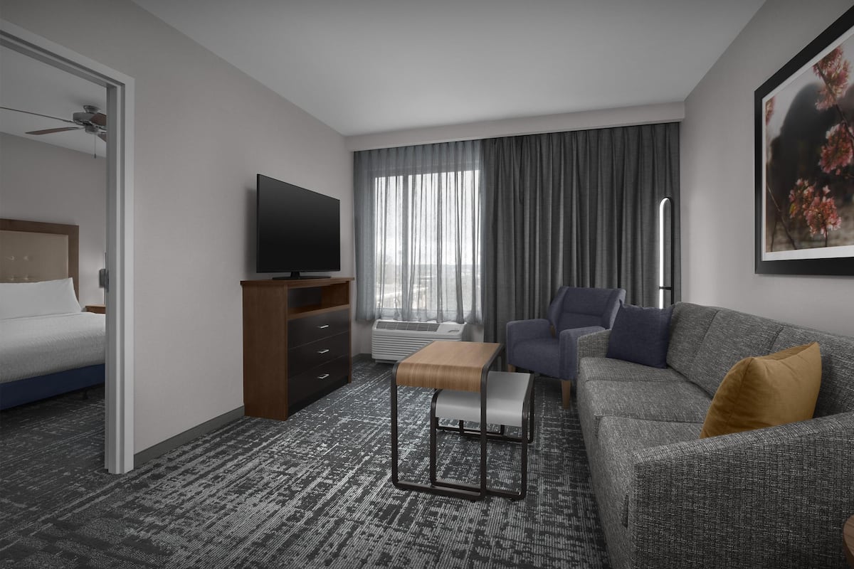 Studio, 1 kingsize-seng, tilgjengelighetstilpasset, ikke-røyk | Oppholdsområde | Flatskjerm-TV og MP3-dokkingstasjon