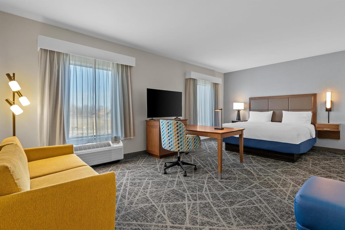 Studio, 1 King Bed, Kitchenette