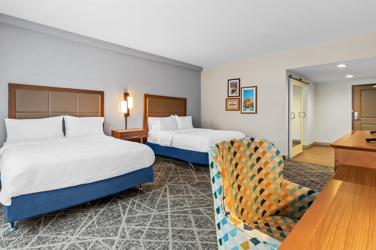 Room, 2 Queen Beds, Accessible, Bathtub