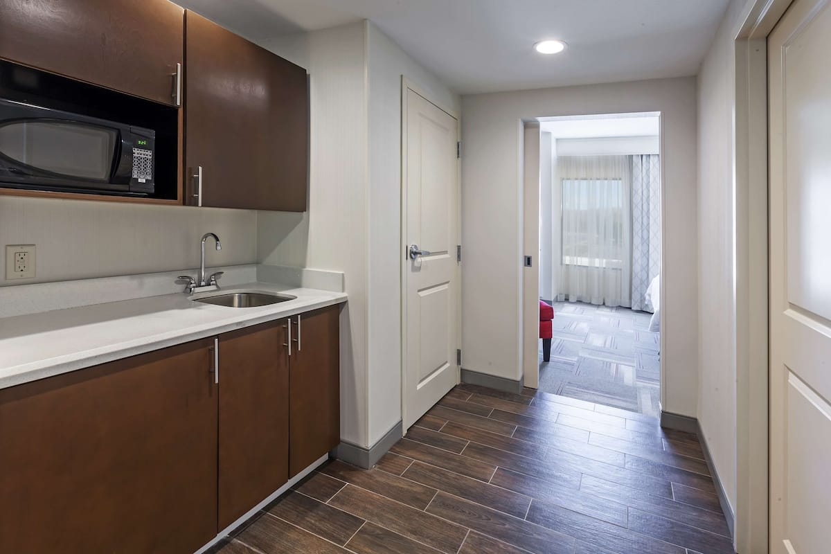 king, suite, kitchenette | private kitchen | mini-fridge, microwave, coffee/tea maker