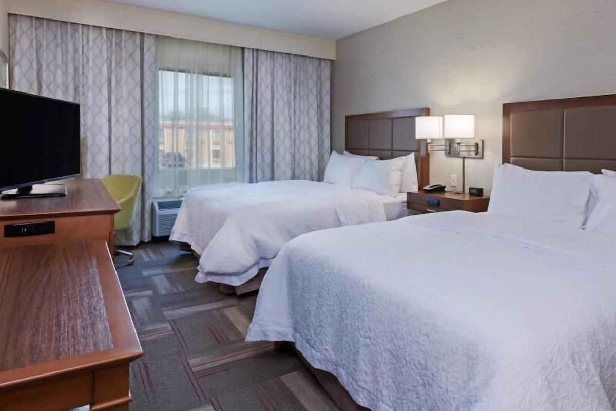 Minibar, in-room safe, iron/ironing board, free cribs/infant beds