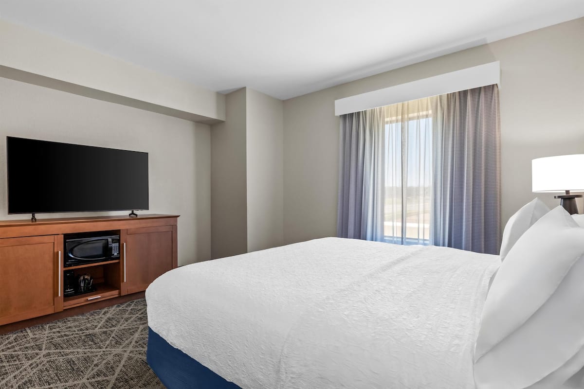 King, Suite, Accessible, Bathtub