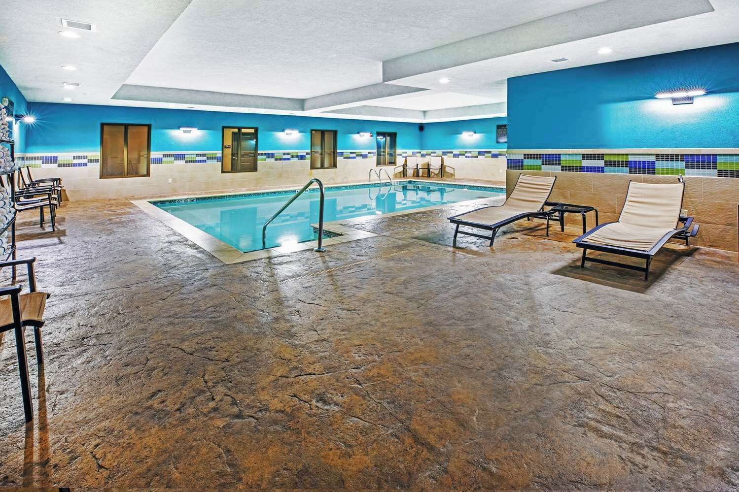 Indoor pool, open 9:00 AM to 10:00 PM, sun loungers