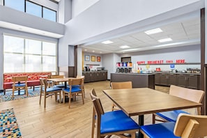 Free daily buffet breakfast  - Hampton Inn & Suites Claremore (Claremore)
