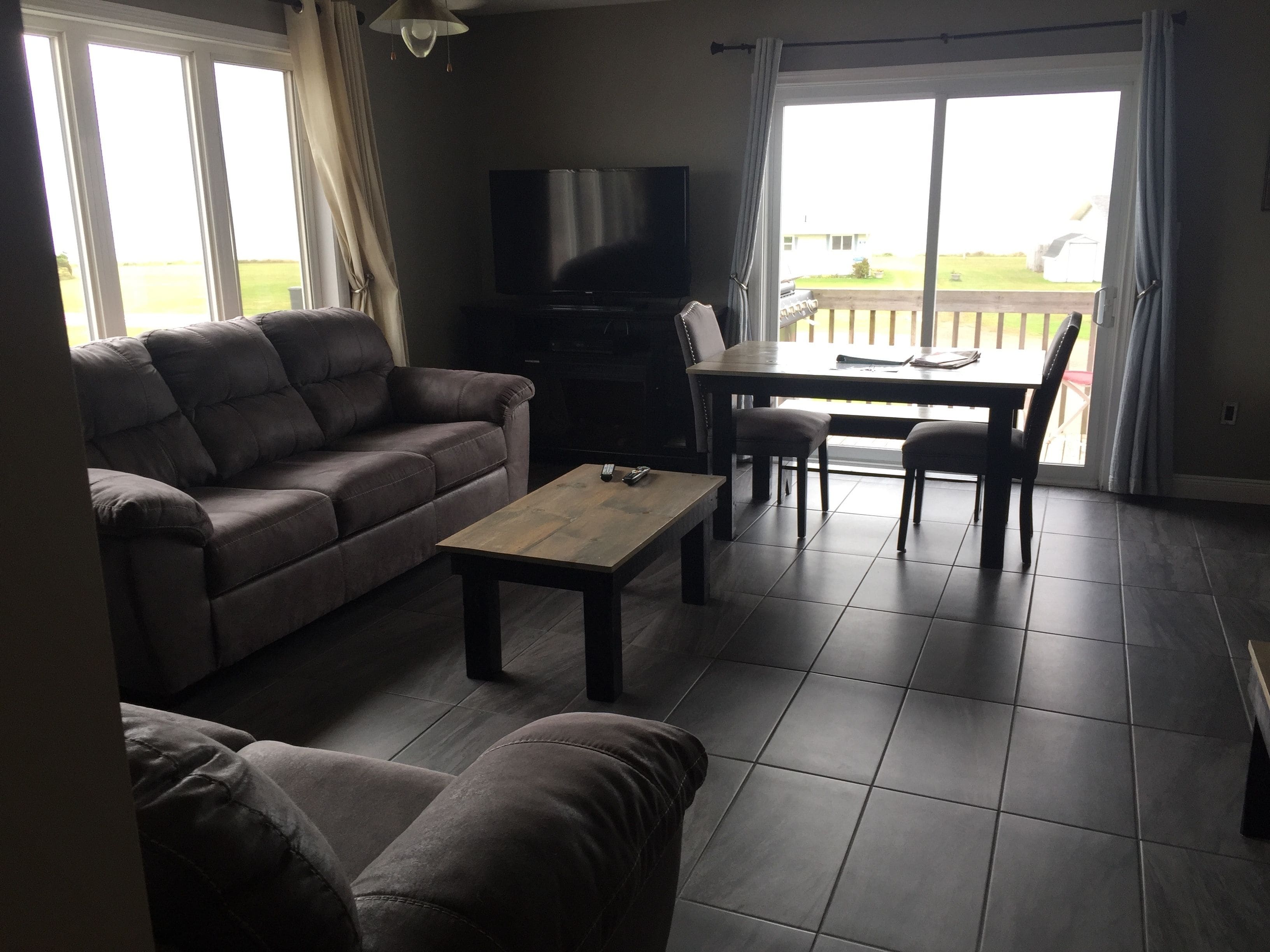 標準複式房屋, 3 間臥室 (Duplex) | 客廳 | 50 吋平面電視連有線電視頻道、電視