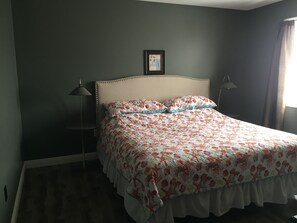 Toetasjesleilighet – standard, 2 soverom (Duplex) | Oppholdsområde | En 50-tommers Flatskjerm-TV med kabel-kanaler samt TV