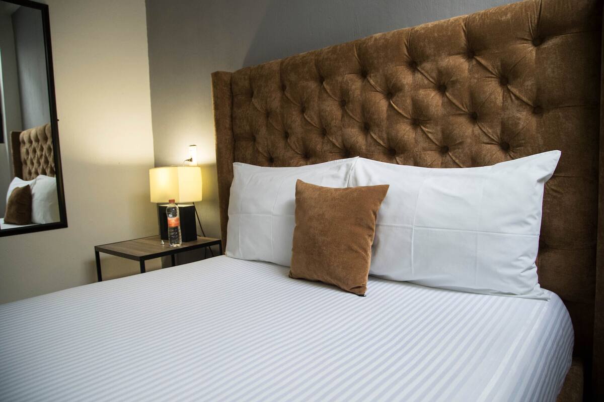 Single Room, 1 Double Bed | In-room safe, desk, laptop workspace, free WiFi