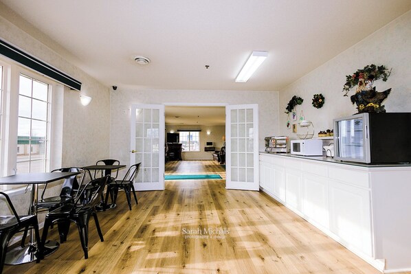Breakfast area