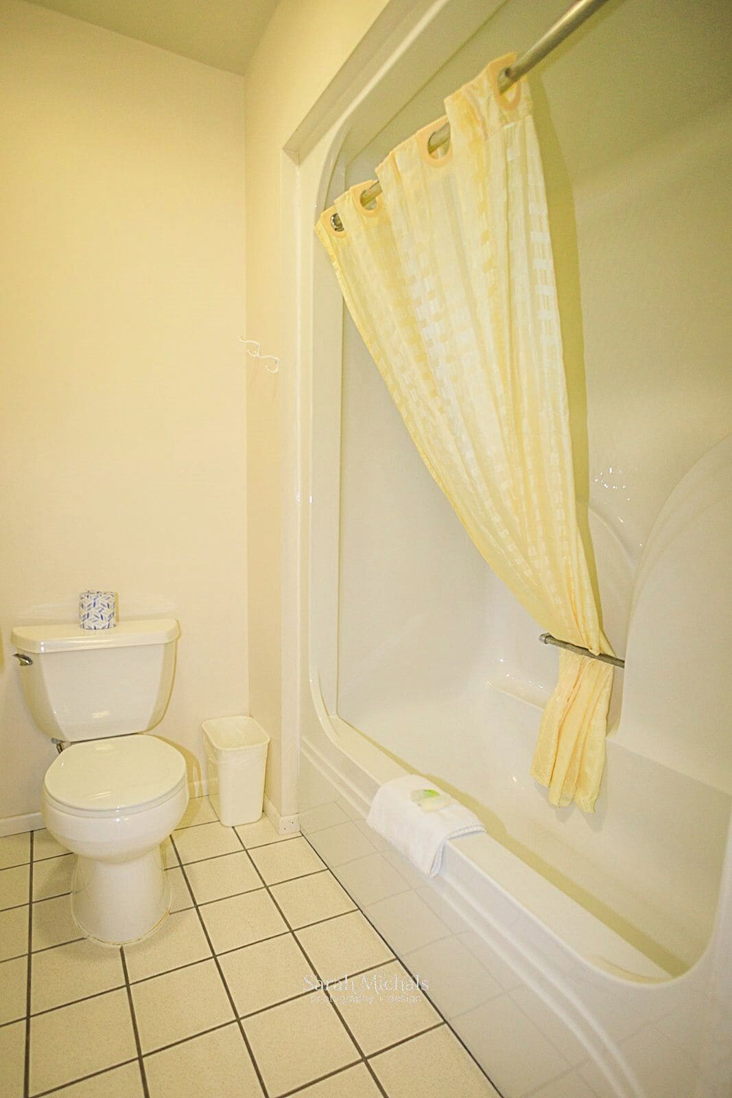 standard room, 2 queen beds | bathroom | combined shower/bathtub, free toiletries, hair dryer, towels