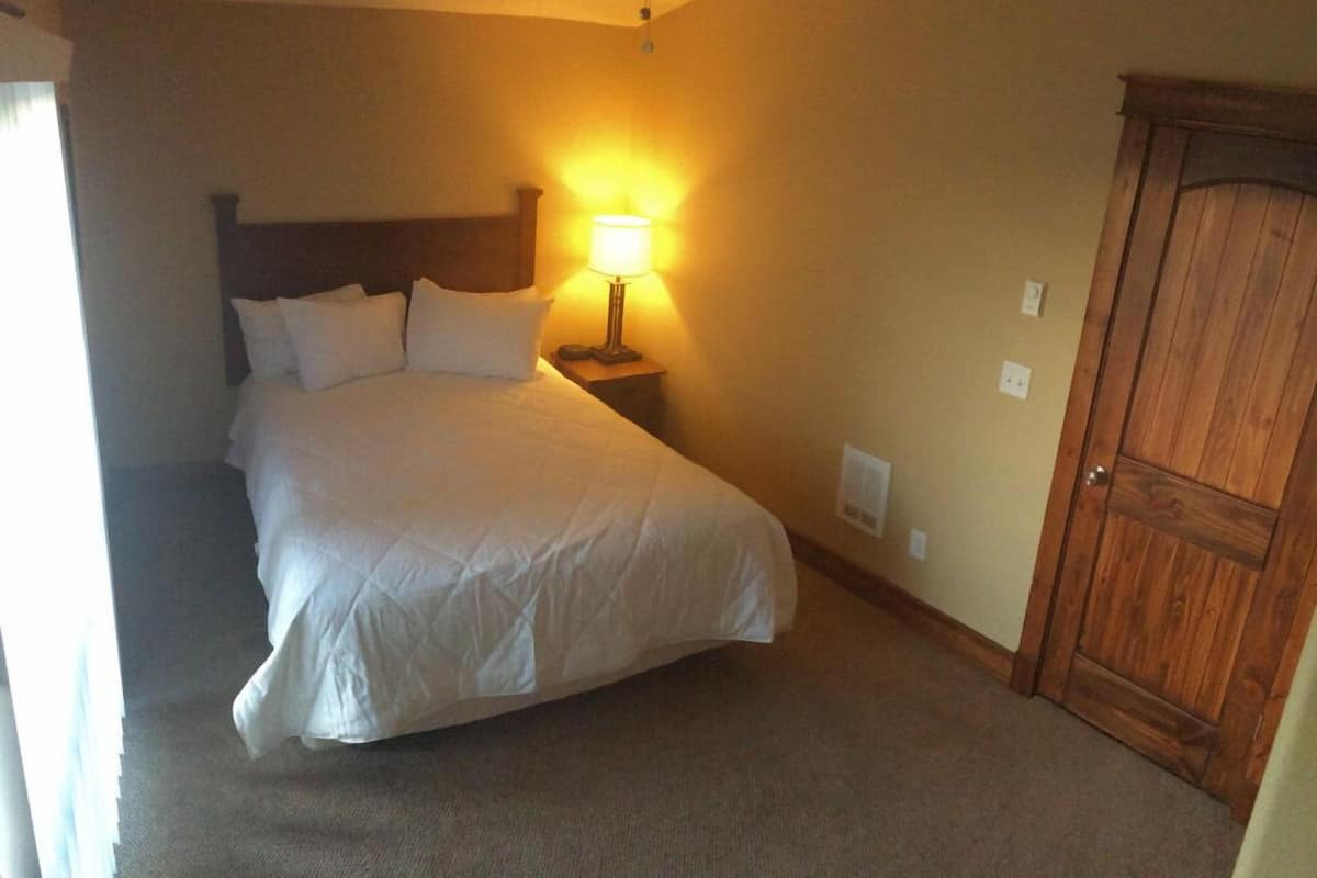 1 bedroom, premium bedding, desk, iron/ironing board