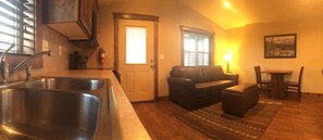 42-inch flat-screen TV with cable channels, TV - Mountain Ridge (Watford City)