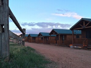 Exterior - Mountain Ridge (Watford City)