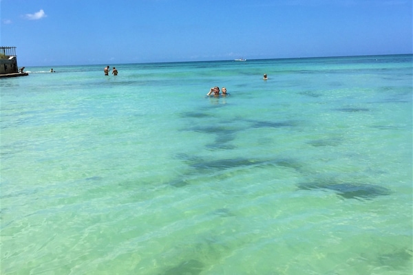 Beach nearby, white sand, sun-loungers, beach umbrellas
