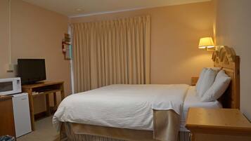 Habitació individual estàndard, 1 llit de matrimoni gran, no fumadors | 3 dormitoris, decoració individual, mobiliari individual i escriptori