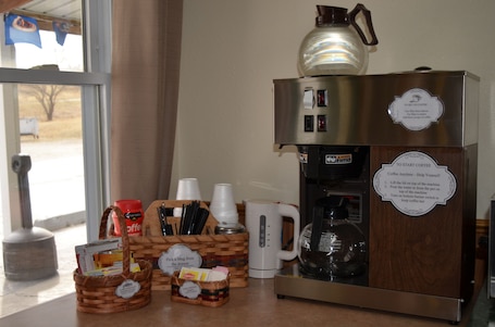 Desayuno continental gratuito y diario. Little River Inn Motel & Guest House