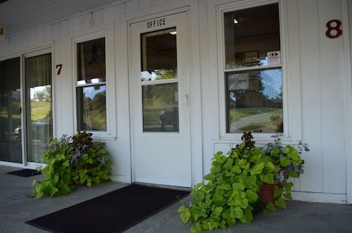 Little River Inn Motel & Guest House
